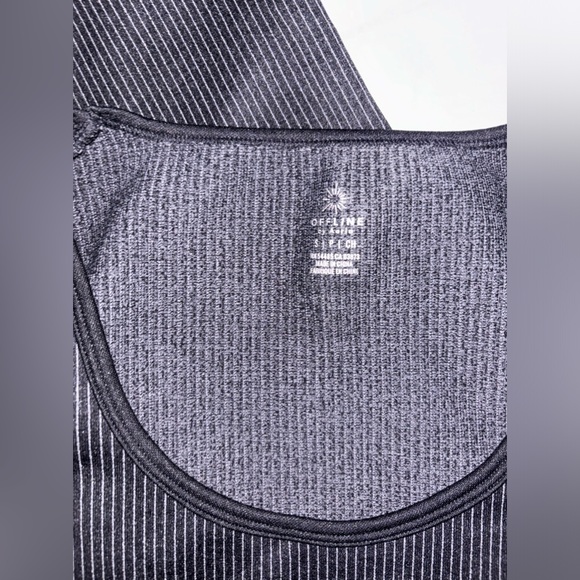 Aerie Offline Workout Set - Picture 3 of 4